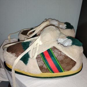Gucci Ladues Cozy Oversized Slippers 6-9